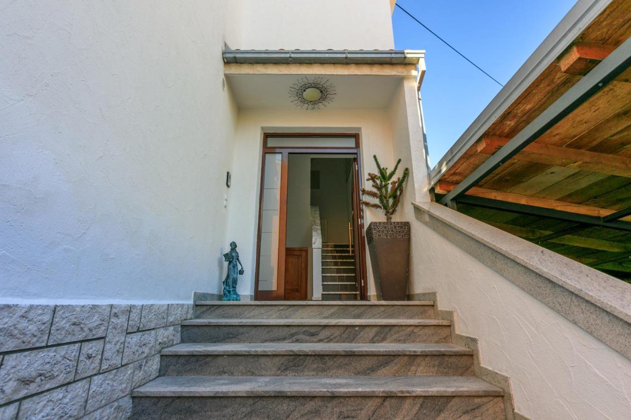 Apartment Eni Selce Exterior photo