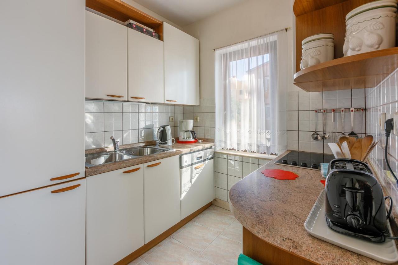Apartment Eni Selce Exterior photo
