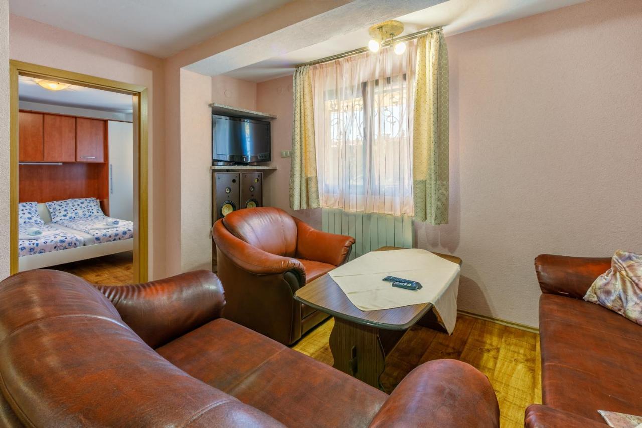 Apartment Eni Selce Exterior photo