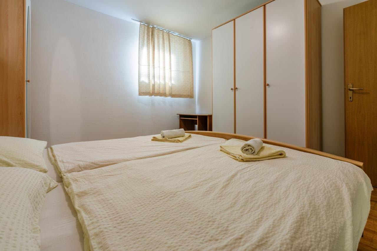 Apartment Eni Selce Exterior photo